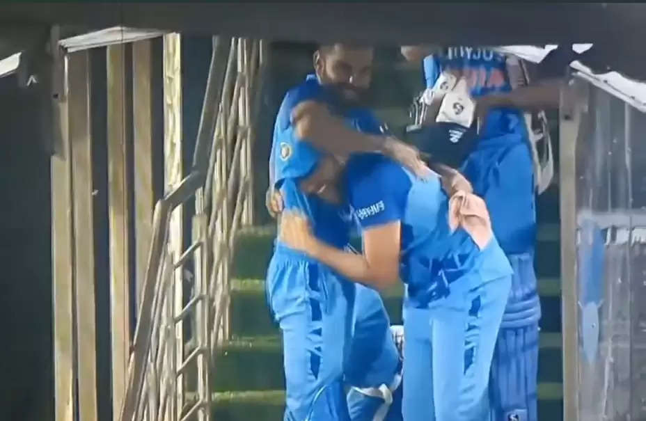 Virt kohli rohit sharma hug