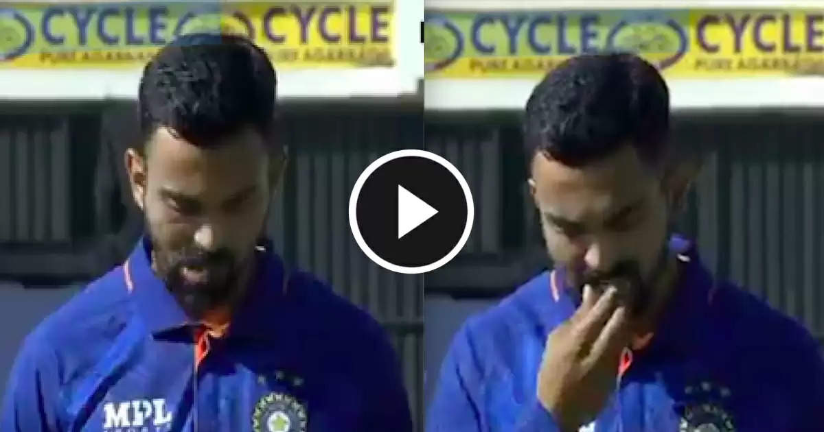 KL Rahul took out the Chewing Gum from his Mouth before National Anthem